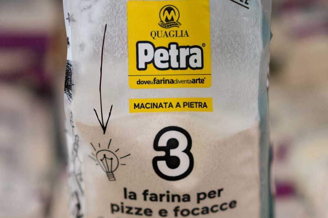 distributore alimentare di salame e finocchona